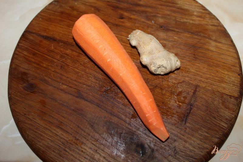 Фото приготовление рецепта: Морковь по - корейски с тертым имбирем шаг №1