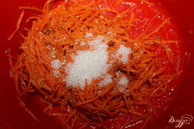Фото приготовление рецепта: Морковь по - корейски с тертым имбирем шаг №7
