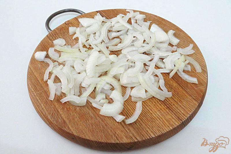 Фото приготовление рецепта: Соус грибной на основе бешамеля шаг №2