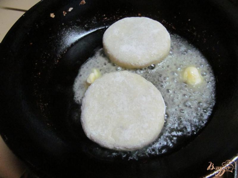 Фото приготовление рецепта: Фасоль с воздушными картофельными лепешками шаг №8