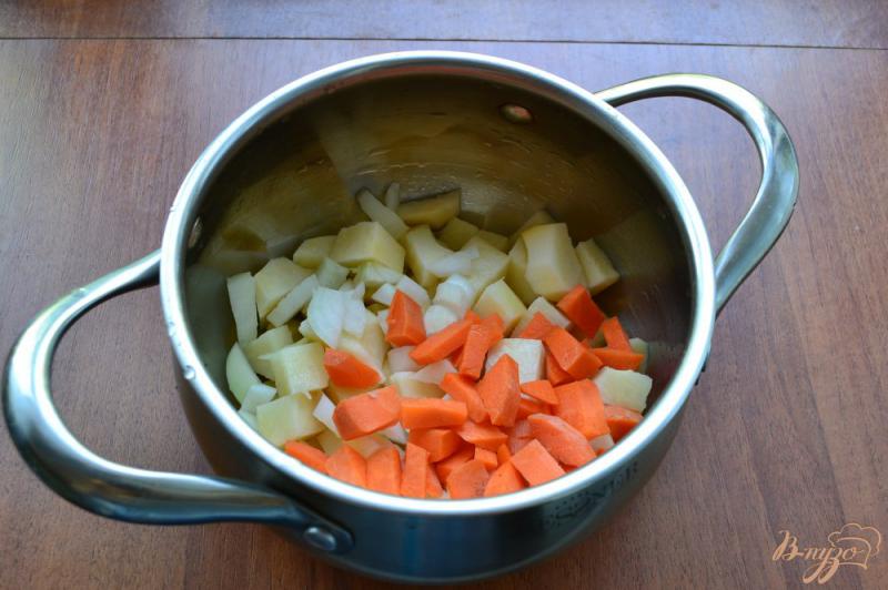 Фото приготовление рецепта: Легкий картофельно-морковный суп шаг №1
