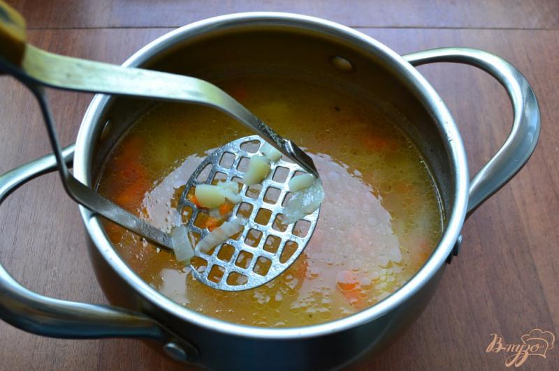 Фото приготовление рецепта: Легкий картофельно-морковный суп шаг №3