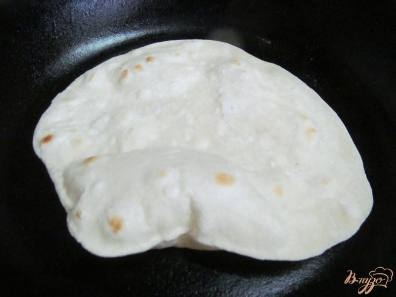 Фото приготовление рецепта: Чипати - индийский хлеб шаг №5