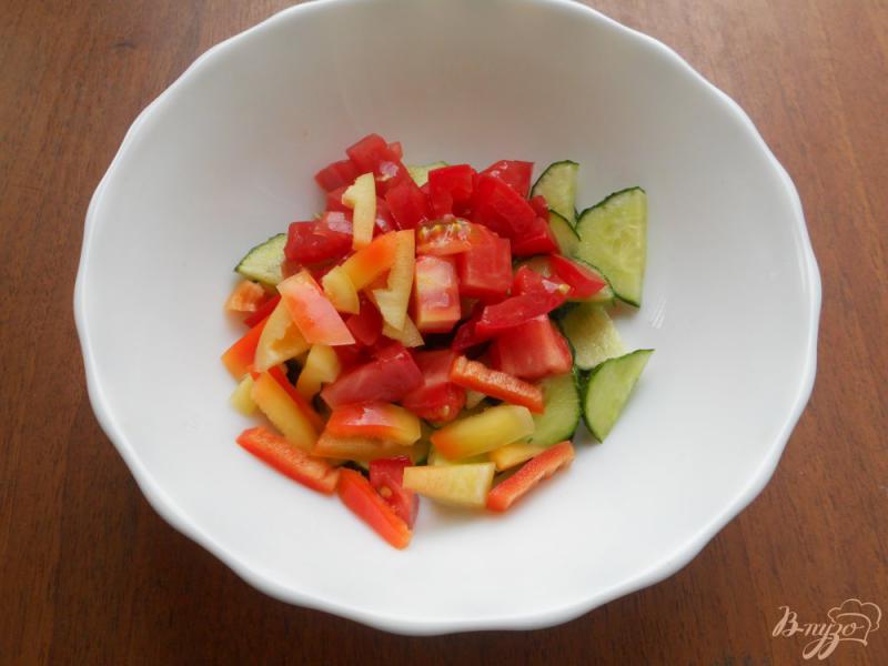 Фото приготовление рецепта: Салат из свежих овощей с сыром тофу шаг №1