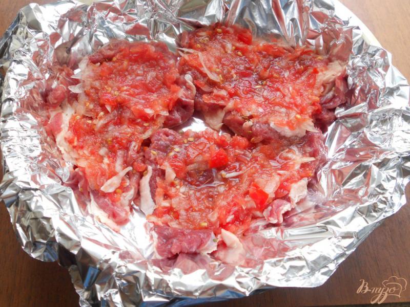 Фото приготовление рецепта: Телятина в томатно-луковом маринаде на пару шаг №3