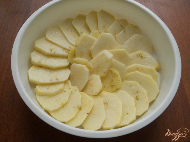 Фото приготовление рецепта: Хек на овощной подушке с картофелем на пару (в мультиварке) шаг №4
