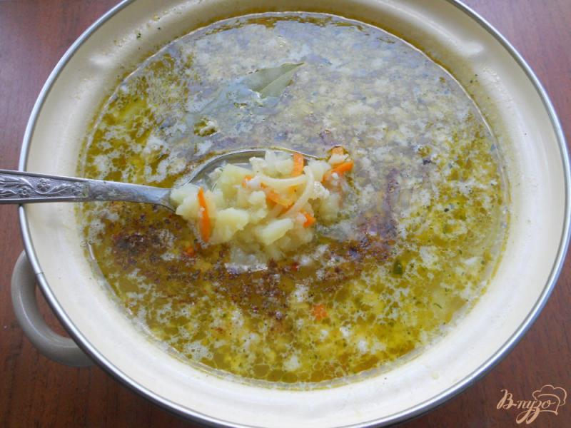 Фото приготовление рецепта: Картофельный суп с фаршем и вермишелью шаг №5