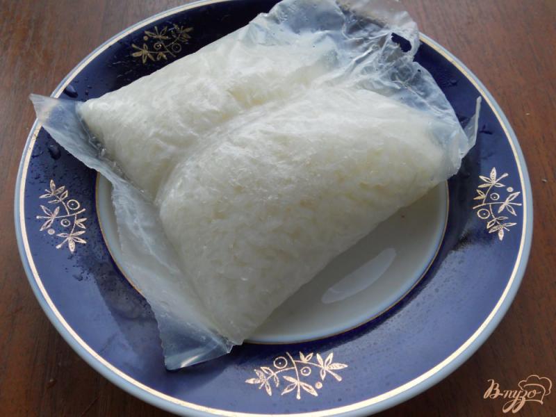 Фото приготовление рецепта: Острый рис с омлетом и соевым соусом шаг №1