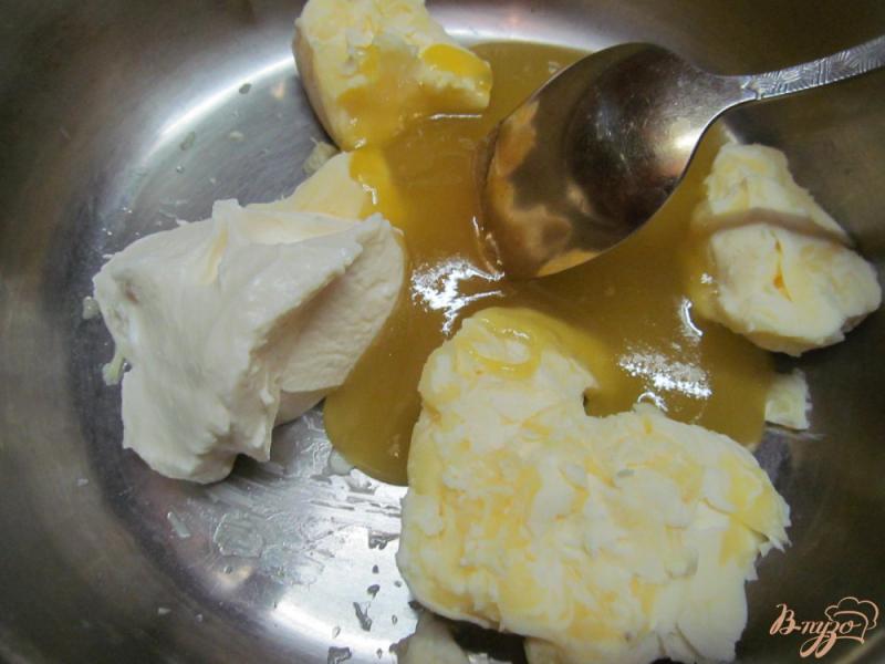 Фото приготовление рецепта: Пирожное «картошка» на хлебной крошке с вишней и орехами шаг №2