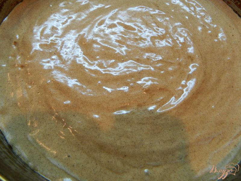 Фото приготовление рецепта: Ягодно-фруктовый торт с шоколадным бисквитом шаг №4