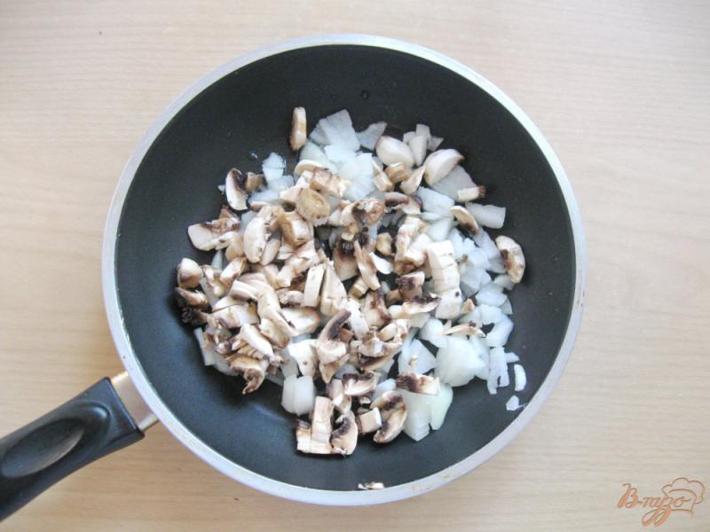 Фото приготовление рецепта: Слойки с мясом и грибами шаг №1