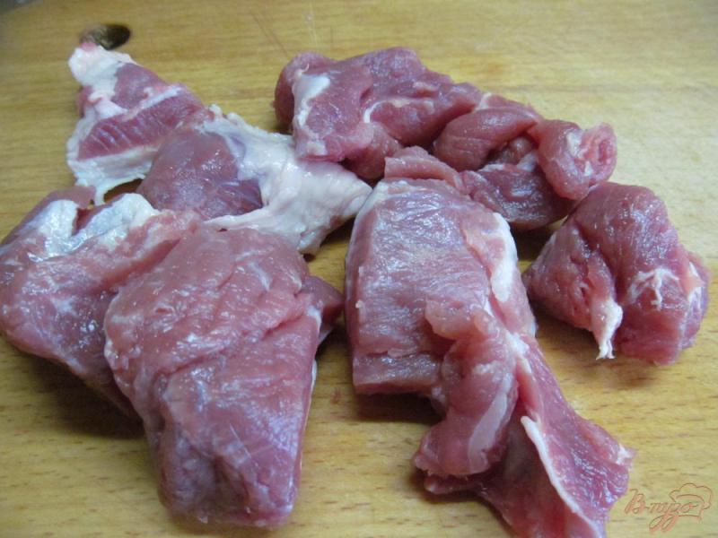 Фото приготовление рецепта: Гуляш со свининой и квашеной капустой шаг №2