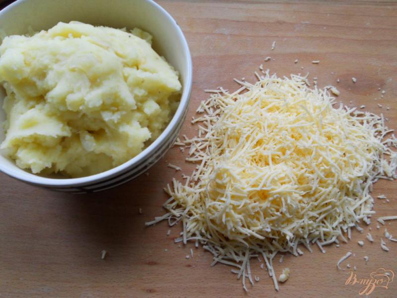 Фото приготовление рецепта: Вареники с картофелем и сыром на пару из творожного теста шаг №5