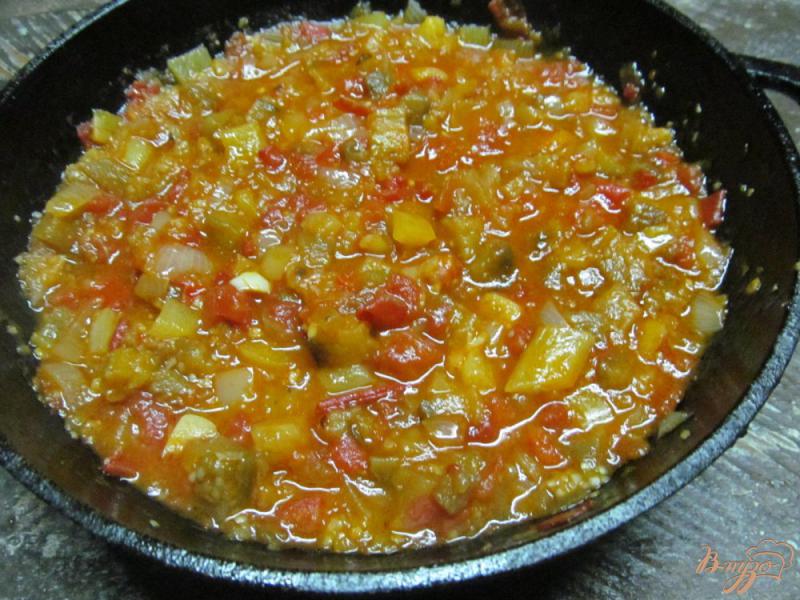 Фото приготовление рецепта: Икра из баклажана с яблоком шаг №6