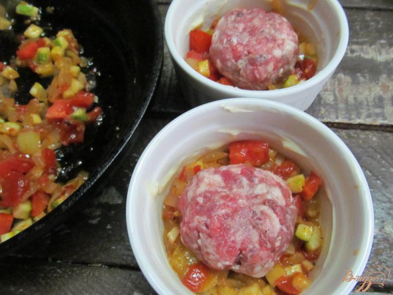 Фото приготовление рецепта: Тефтели запеченные в кабачковом соусе шаг №4