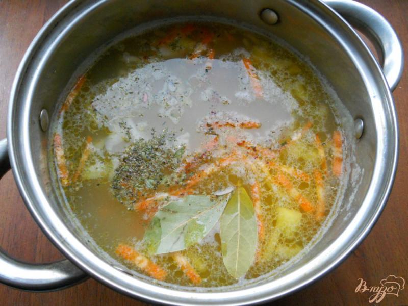 Фото приготовление рецепта: Картофельный суп с рыбой и пшеном шаг №6
