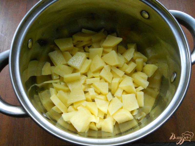 Фото приготовление рецепта: Картофельный суп с рыбой и пшеном шаг №1