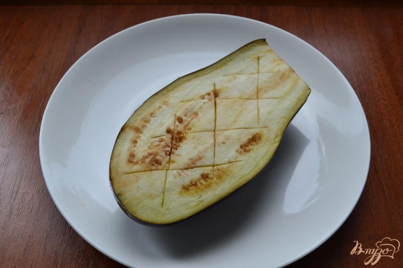 Фото приготовление рецепта: Баклажан фаршированный цветной капустой, сыром и помидорами в СВЧ шаг №1