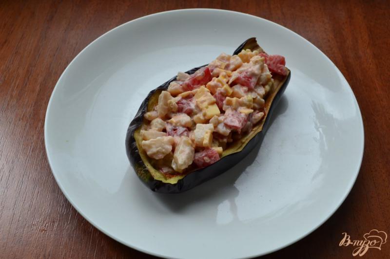 Фото приготовление рецепта: Баклажан фаршированный цветной капустой, сыром и помидорами в СВЧ шаг №5