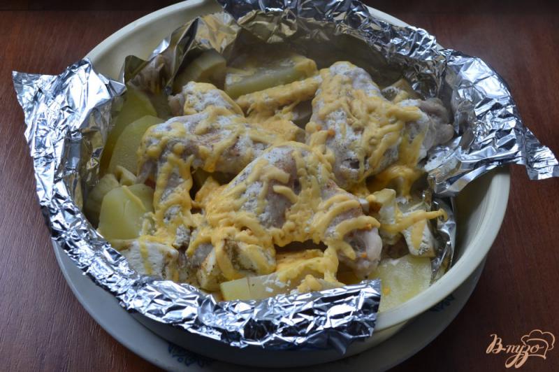 Фото приготовление рецепта: Куриные крылья с картофелем и баклажанами на пару шаг №4