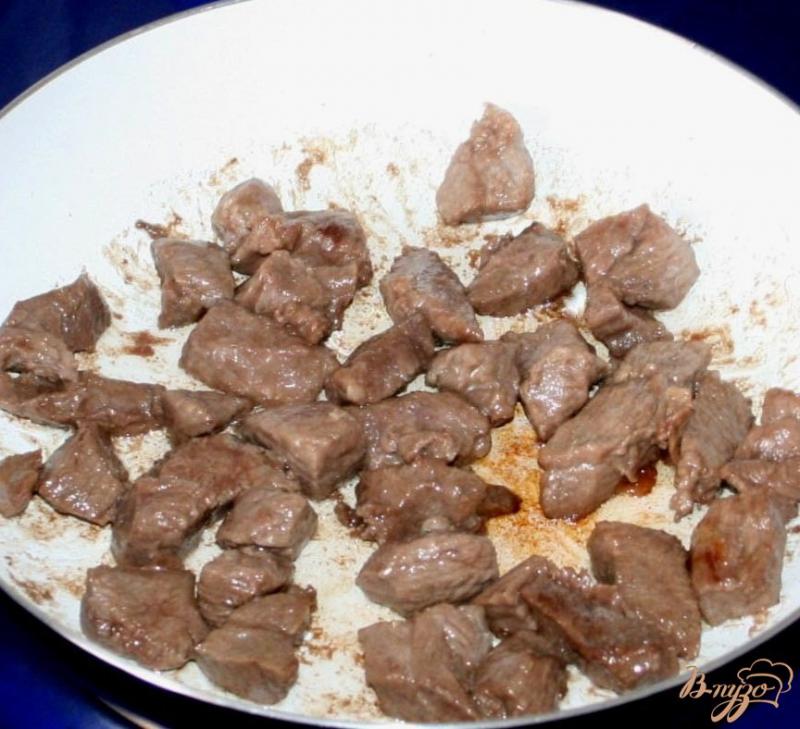 Фото приготовление рецепта: Жаркое из говядины и тыквы с клюквой шаг №6