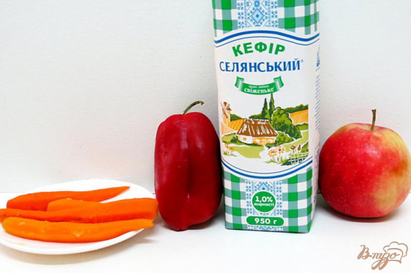 Фото приготовление рецепта: Смузи из яблока, моркови и болгарского перца шаг №1