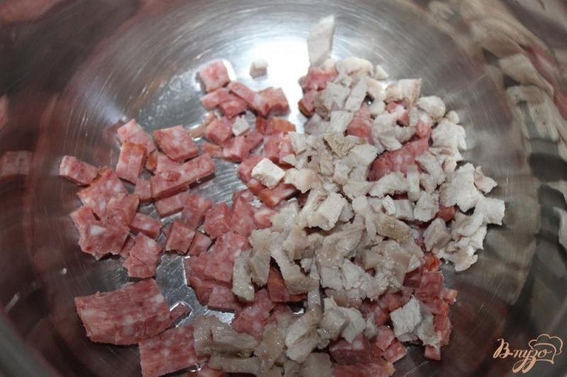 Фото приготовление рецепта: Окрошка со свининой и копченой колбасой шаг №2