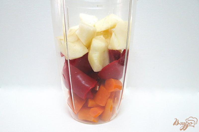 Фото приготовление рецепта: Смузи из яблока, моркови и болгарского перца шаг №5