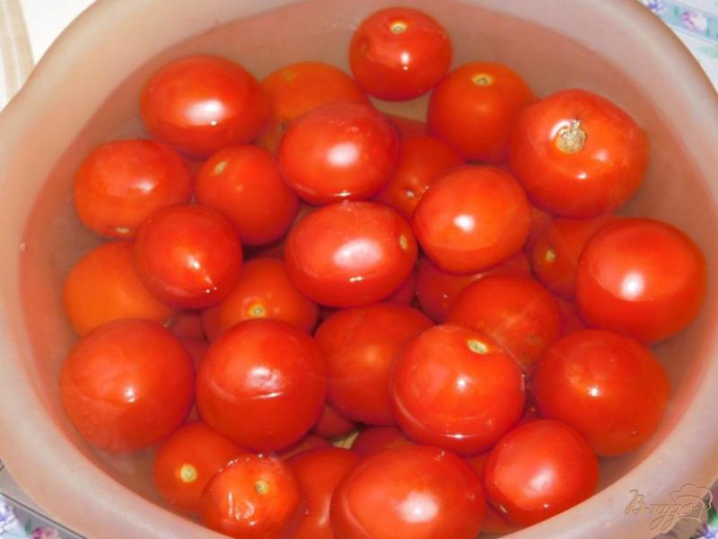Фото приготовление рецепта: Сладкие помидоры в томатной пасте шаг №1