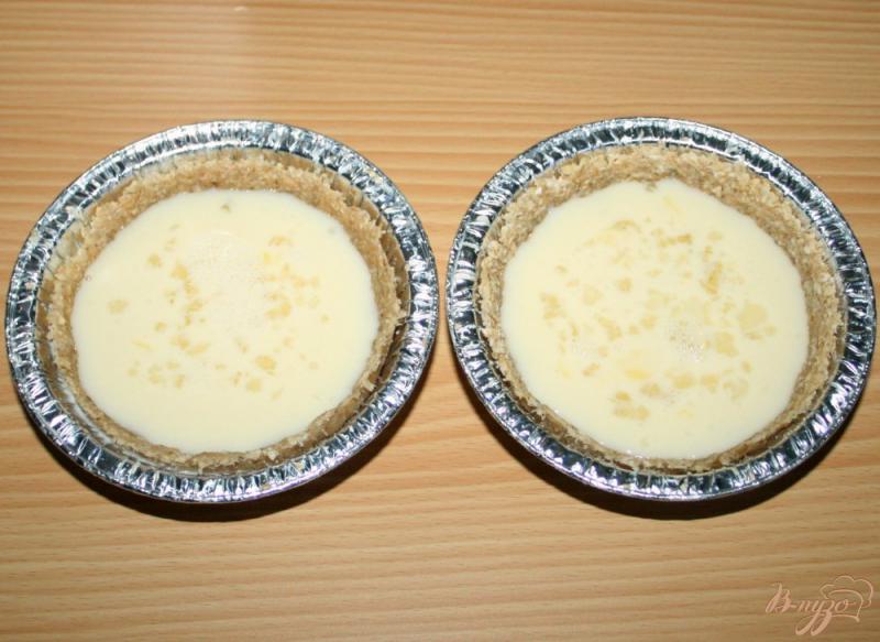Фото приготовление рецепта: Овсяные тарталетки с кокосовым крем-брюле шаг №4
