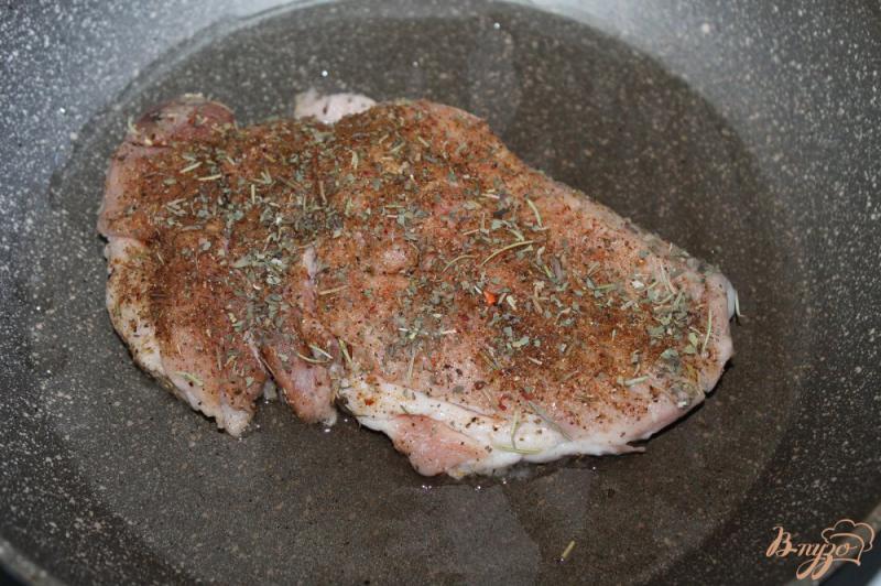 Фото приготовление рецепта: Свиной стейк в соевом соусе Терияки шаг №4