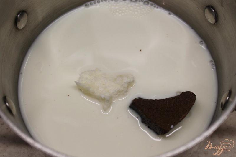 Фото приготовление рецепта: Шоколадное мороженное с какао-тертым и какао-маслом шаг №2
