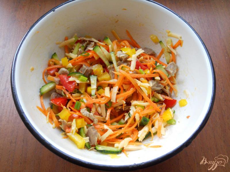 Фото приготовление рецепта: Салат «Венеция» с мясом и корейской морковью шаг №4