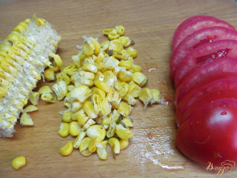 Фото приготовление рецепта: Куриный салат с овощами и рисом шаг №4