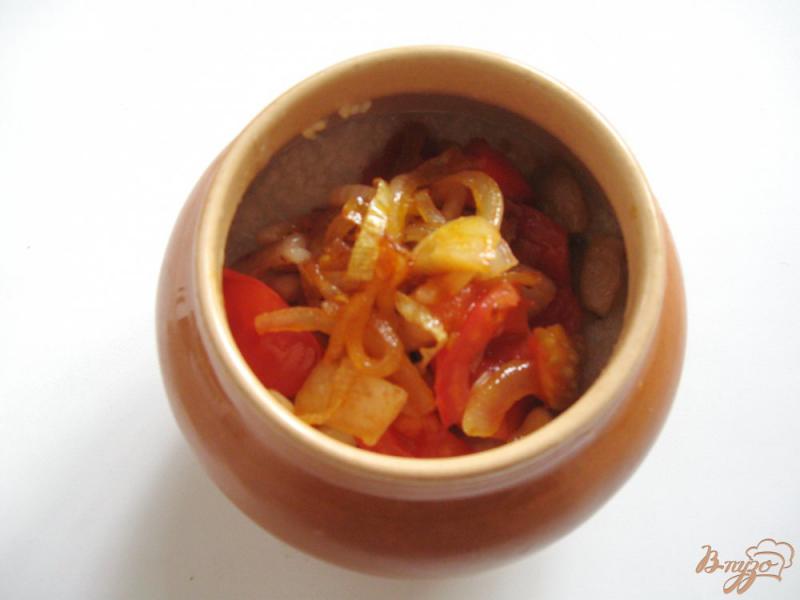 Фото приготовление рецепта: Классический кулеш с помидорами в горшочке шаг №7