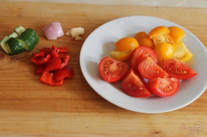 Фото приготовление рецепта: «Гаспачо» из желтых и красных помидоров шаг №2