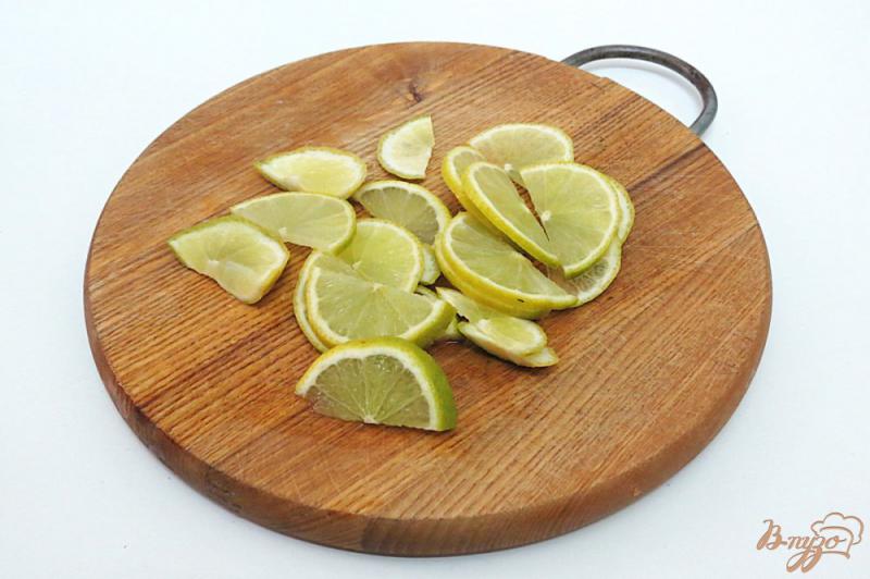 Фото приготовление рецепта: Огуречный лимонад с лаймом шаг №3