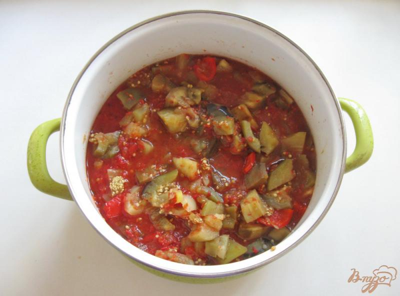 Фото приготовление рецепта: Баклажаны с перцем в томатном соке на зиму шаг №5