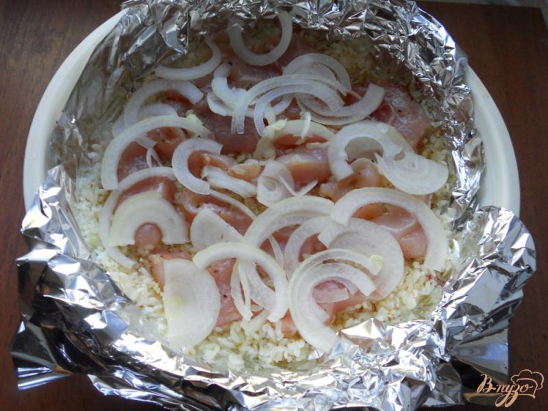 Фото приготовление рецепта: Шафрановый рис с курицей и сыром на пару в мультиварке шаг №4