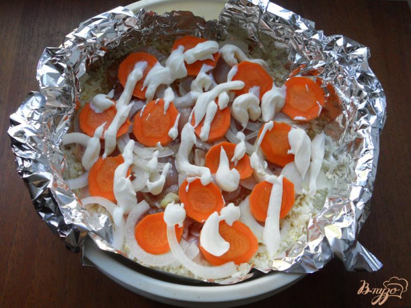 Фото приготовление рецепта: Шафрановый рис с курицей и сыром на пару в мультиварке шаг №5