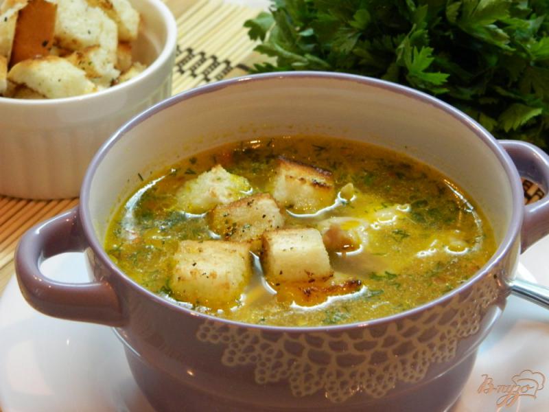 Фото приготовление рецепта: Картофельный суп с сухариками шаг №8