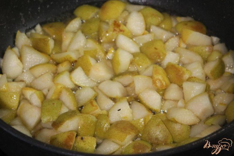 Фото приготовление рецепта: Слойки с грушей и лимоном шаг №4