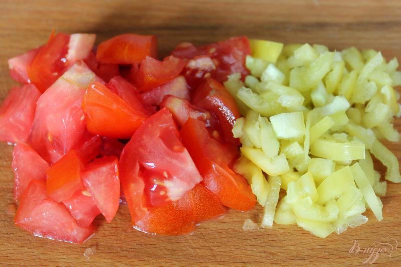 Фото приготовление рецепта: Куриный суп с овощами и рисом шаг №4