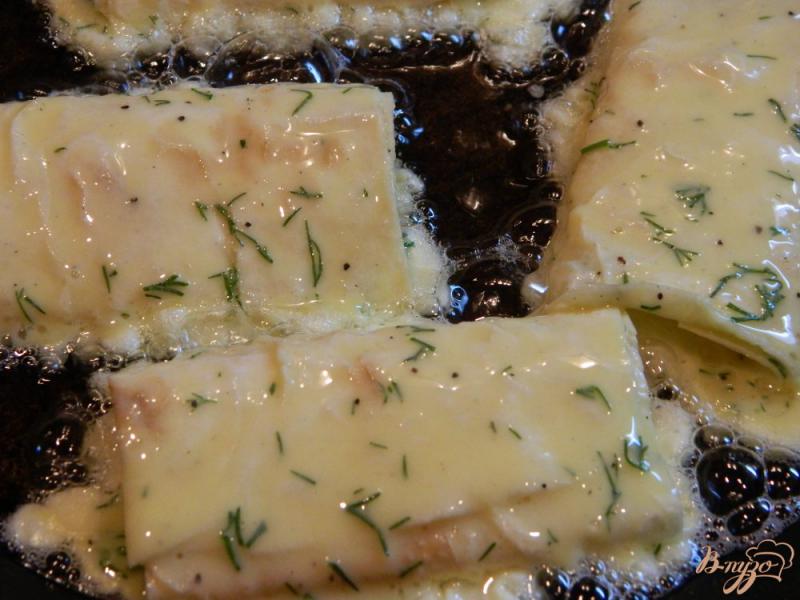 Фото приготовление рецепта: Закуска из лаваша и сыра в кляре шаг №8