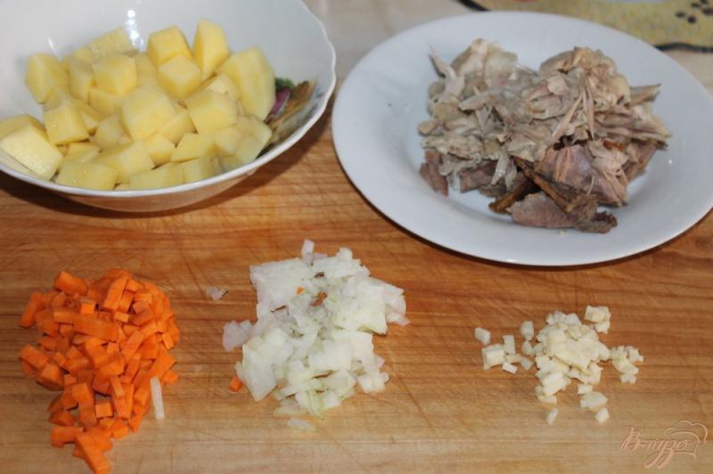 Фото приготовление рецепта: Картофельный суп с курицей и сливками шаг №1