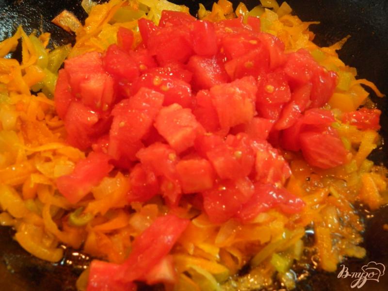 Фото приготовление рецепта: Рисовый суп с помидорами шаг №5