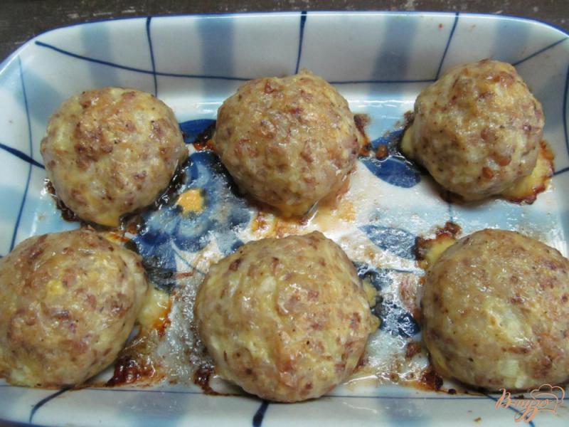 Фото приготовление рецепта: Гречневые тефтели под грибным соусом шаг №7