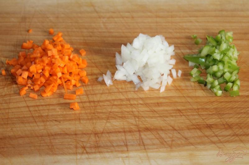 Фото приготовление рецепта: Картофельный суп со шпинатом и свиными ребрами шаг №3