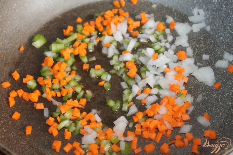 Фото приготовление рецепта: Картофельный суп со шпинатом и свиными ребрами шаг №4