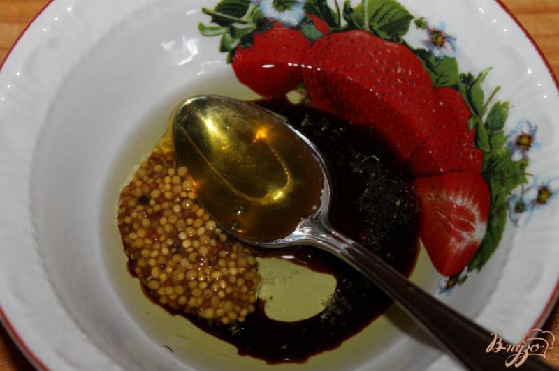 Фото приготовление рецепта: Маринованный редис с бальзамическим уксусом, медом и горчицей шаг №3
